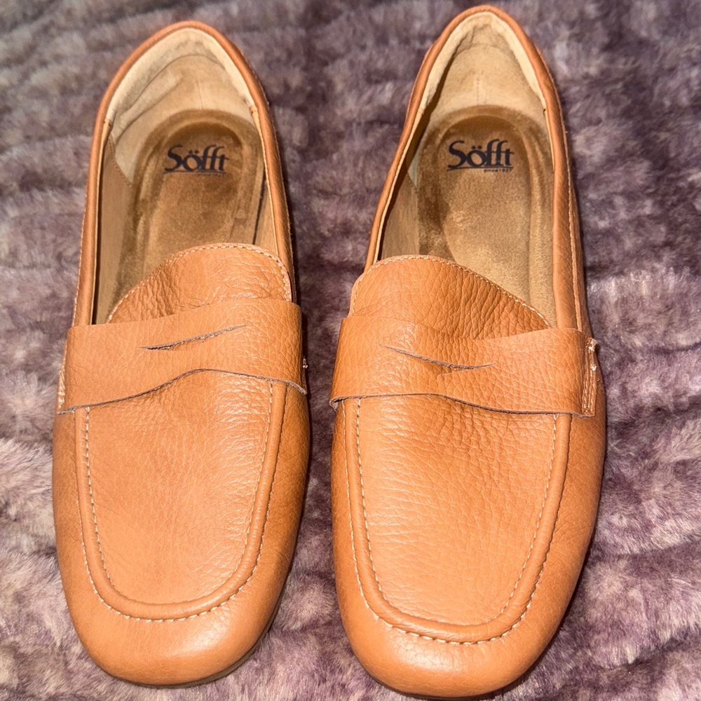 Women’s Sofft brown soft pebbled leather slip on Moccasins, loafers shoes,sz 9.5